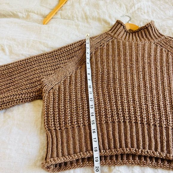 H&M chunky beige mock neck cropped pullover ribbed sweater M fall - Picture 7 of 10